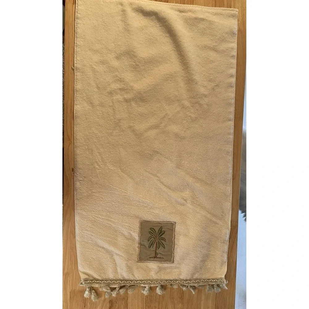 AVANTI BANANA PALM TREES CREAM TROPICAL EMBROIDERED (1) HAND‎ TOWEL TASSELS